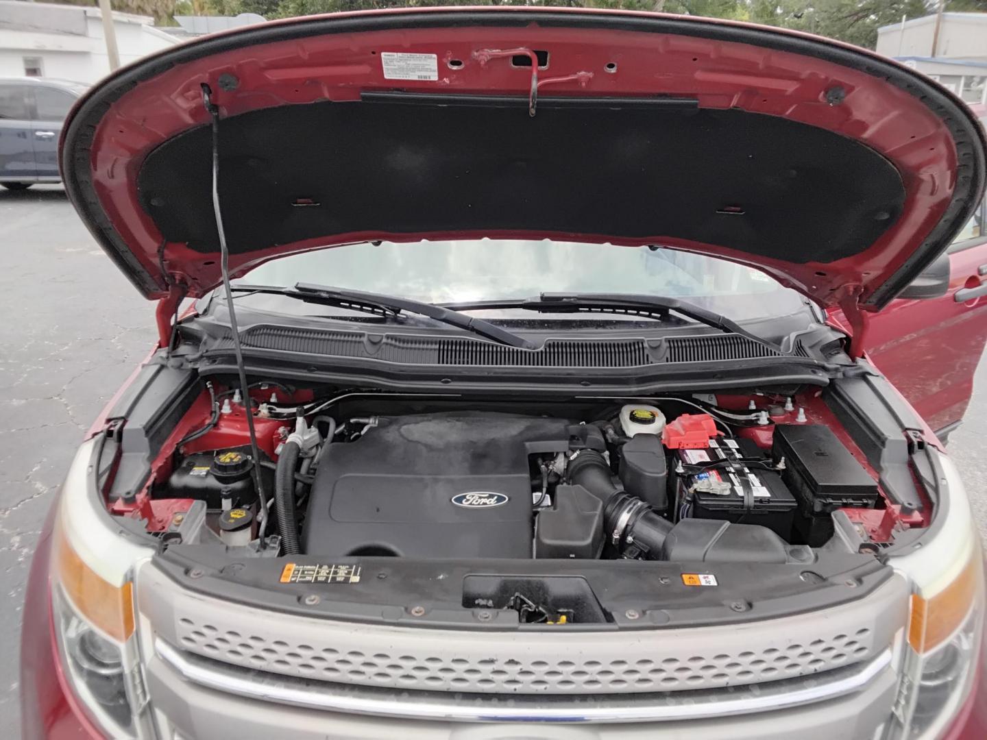 2015 RED /Beige Ford Explorer Base FWD (1FM5K7B89FG) with an 3.5L V6 DOHC 24V engine, 6-Speed Automatic transmission, located at 6112 N Florida Avenue, Tampa, FL, 33604, (888) 521-5131, 27.954929, -82.459534 - $499 down plus tax & tag. - Photo#5