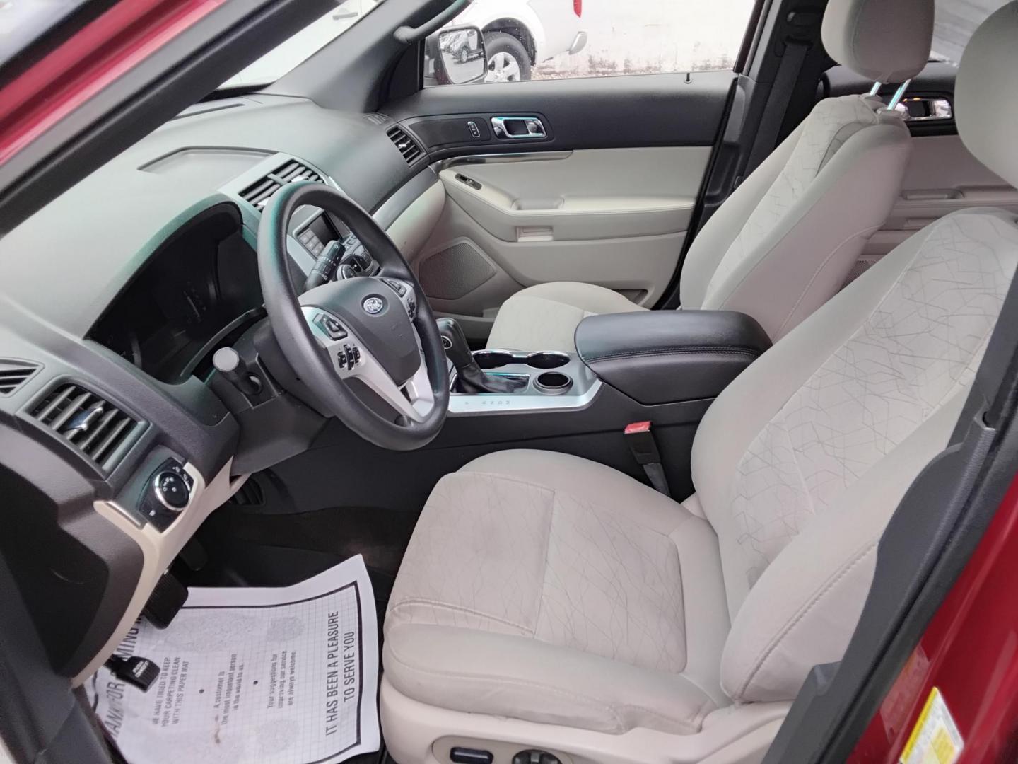 2015 RED /Beige Ford Explorer Base FWD (1FM5K7B89FG) with an 3.5L V6 DOHC 24V engine, 6-Speed Automatic transmission, located at 6112 N Florida Avenue, Tampa, FL, 33604, (888) 521-5131, 27.954929, -82.459534 - $499 down plus tax & tag. - Photo#7