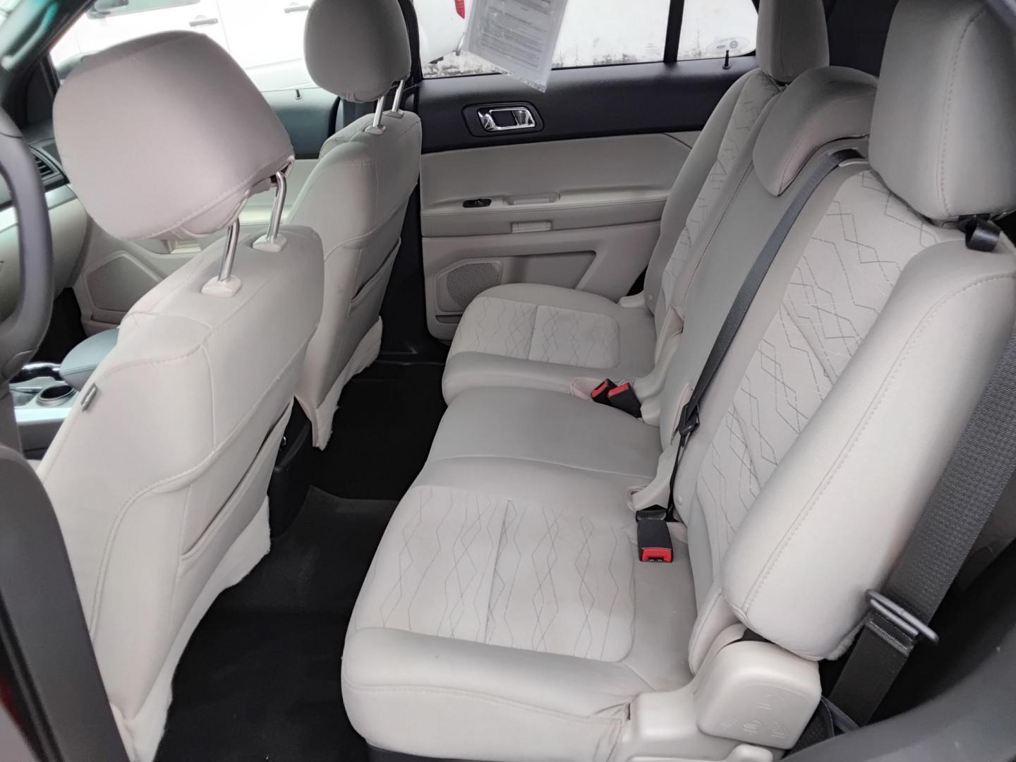 2015 RED /Beige Ford Explorer Base FWD (1FM5K7B89FG) with an 3.5L V6 DOHC 24V engine, 6-Speed Automatic transmission, located at 6112 N Florida Avenue, Tampa, FL, 33604, (888) 521-5131, 27.954929, -82.459534 - $499 down plus tax & tag. - Photo#8