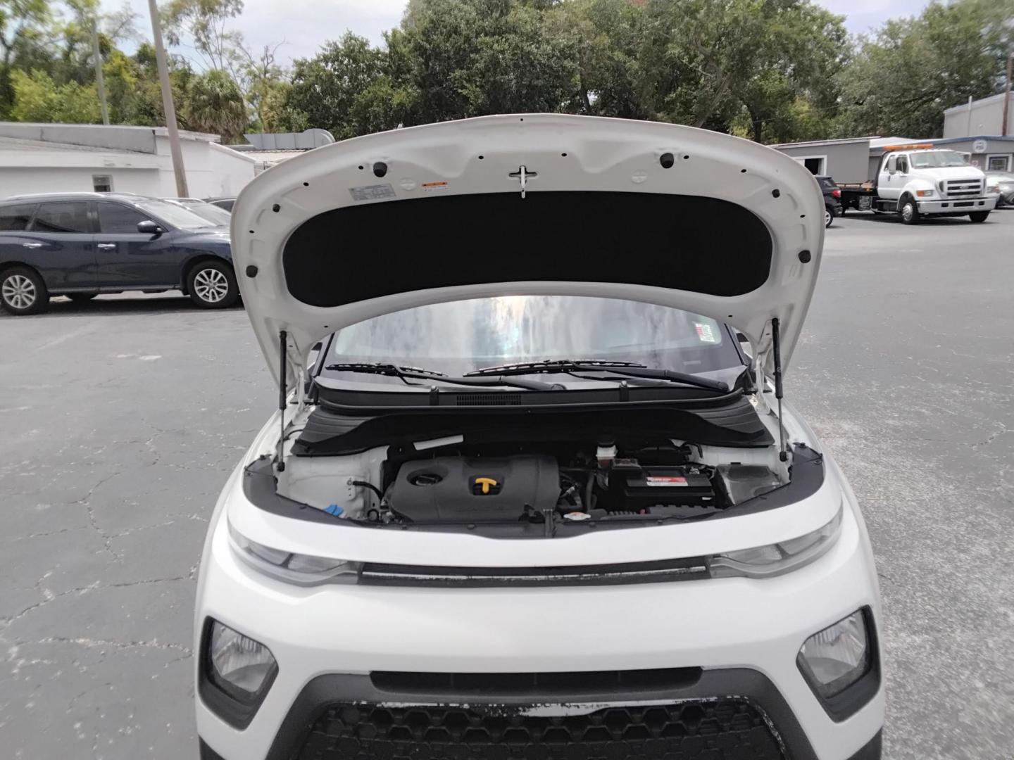 2021 White /Grey Kia Soul LX CVT (KNDJ23AU2M7) with an 2.0L L4 DOHC 16V engine, CVT transmission, located at 6112 N Florida Avenue, Tampa, FL, 33604, (888) 521-5131, 27.954929, -82.459534 - $499 down plus tax & tag. - Photo#6