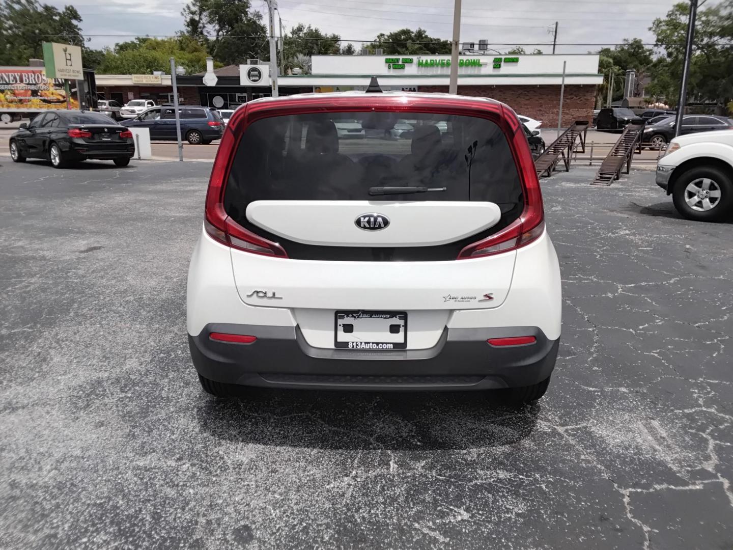 2021 White /Grey Kia Soul LX CVT (KNDJ23AU2M7) with an 2.0L L4 DOHC 16V engine, CVT transmission, located at 6112 N Florida Avenue, Tampa, FL, 33604, (888) 521-5131, 27.954929, -82.459534 - $499 down plus tax & tag. - Photo#3