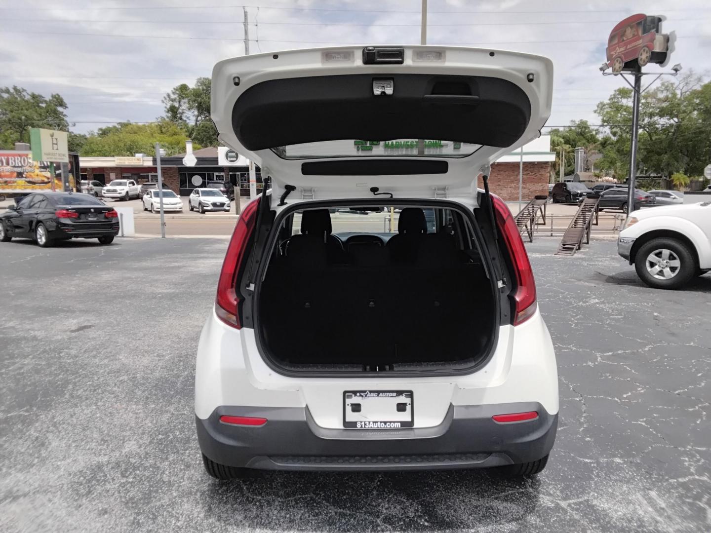 2021 White /Grey Kia Soul LX CVT (KNDJ23AU2M7) with an 2.0L L4 DOHC 16V engine, CVT transmission, located at 6112 N Florida Avenue, Tampa, FL, 33604, (888) 521-5131, 27.954929, -82.459534 - $499 down plus tax & tag. - Photo#4