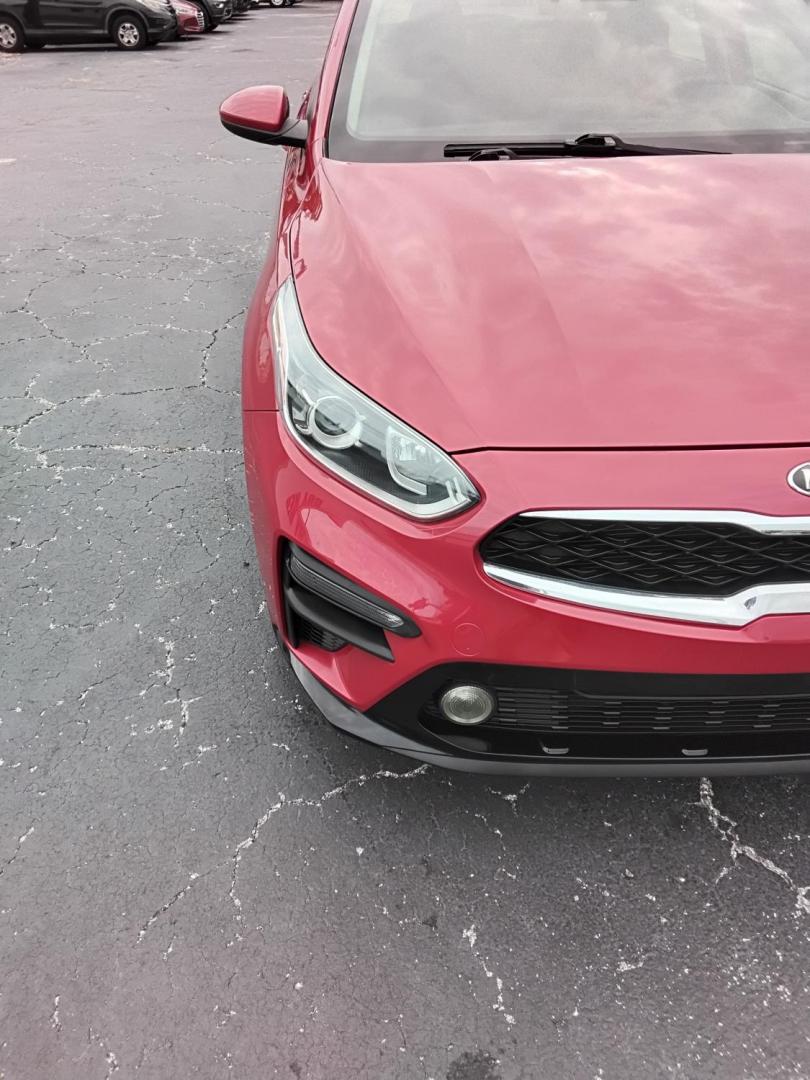 2019 RED /Grey Kia Forte LX 6A (3KPF24AD8KE) with an 2.0L L4 DOHC 16V engine, 6A transmission, located at 6112 N Florida Avenue, Tampa, FL, 33604, (888) 521-5131, 27.954929, -82.459534 - $499 DOWN PLUS TAX & TAG. - Photo#4