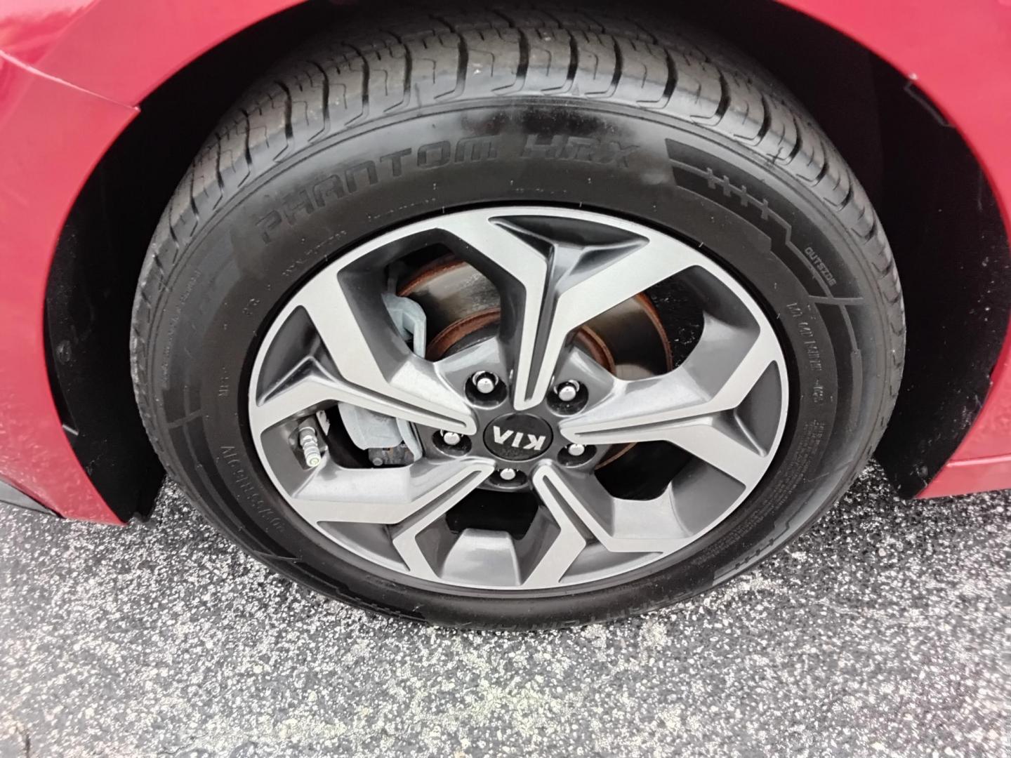 2019 RED /Grey Kia Forte LX 6A (3KPF24AD8KE) with an 2.0L L4 DOHC 16V engine, 6A transmission, located at 6112 N Florida Avenue, Tampa, FL, 33604, (888) 521-5131, 27.954929, -82.459534 - $499 DOWN PLUS TAX & TAG. - Photo#22