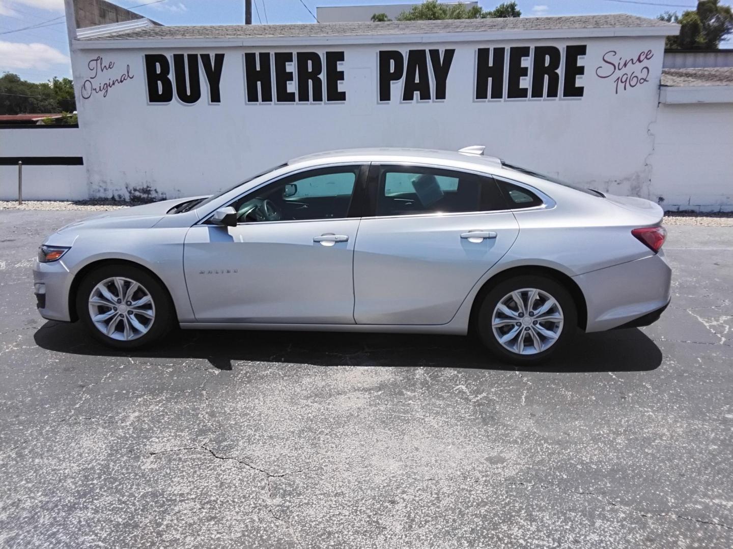 2020 SILVER /Black Chevrolet Malibu LT (1G1ZD5ST8LF) with an 1.5L L4 DOHC 16V engine, 6A transmission, located at 6112 N Florida Avenue, Tampa, FL, 33604, (888) 521-5131, 27.954929, -82.459534 - $499 DOWN PLUS TAX & TAG.- Photo#0