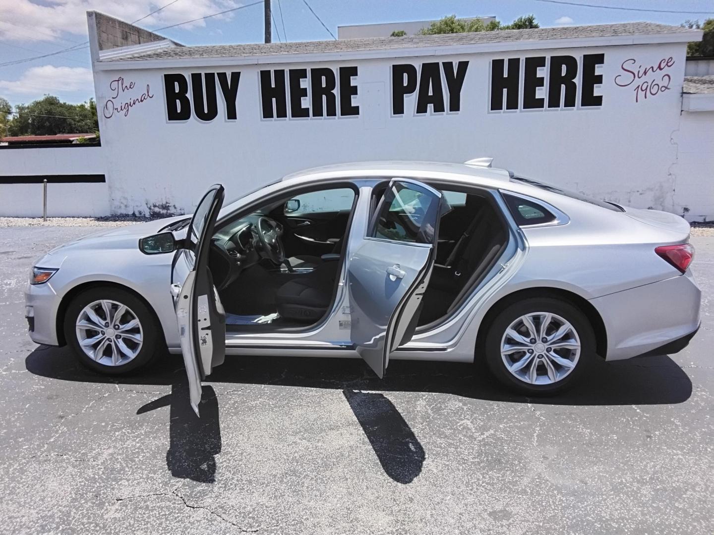 2020 SILVER /Black Chevrolet Malibu LT (1G1ZD5ST8LF) with an 1.5L L4 DOHC 16V engine, 6A transmission, located at 6112 N Florida Avenue, Tampa, FL, 33604, (888) 521-5131, 27.954929, -82.459534 - $499 DOWN PLUS TAX & TAG.- Photo#1