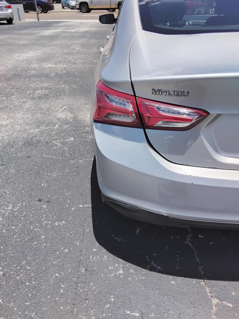 2020 SILVER /Black Chevrolet Malibu LT (1G1ZD5ST8LF) with an 1.5L L4 DOHC 16V engine, 6A transmission, located at 6112 N Florida Avenue, Tampa, FL, 33604, (888) 521-5131, 27.954929, -82.459534 - $499 DOWN PLUS TAX & TAG.- Photo#7