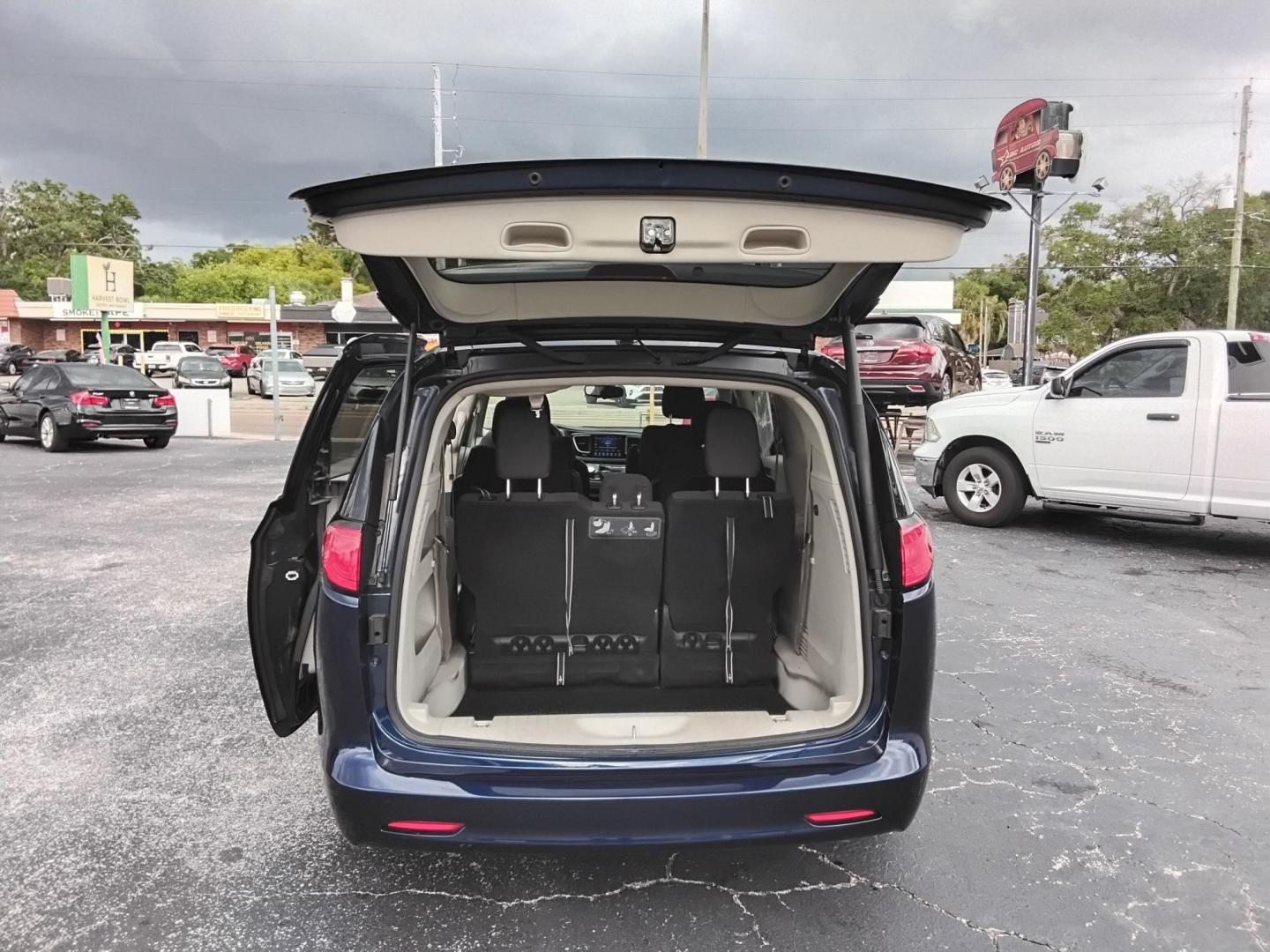 2017 BLUE /Grey Chrysler Pacifica Touring (2C4RC1DG4HR) with an 3.6L V6 DOHC 24V engine, 9A transmission, located at 6112 N Florida Avenue, Tampa, FL, 33604, (888) 521-5131, 27.954929, -82.459534 - $499 down plus tax & tag. - Photo#4