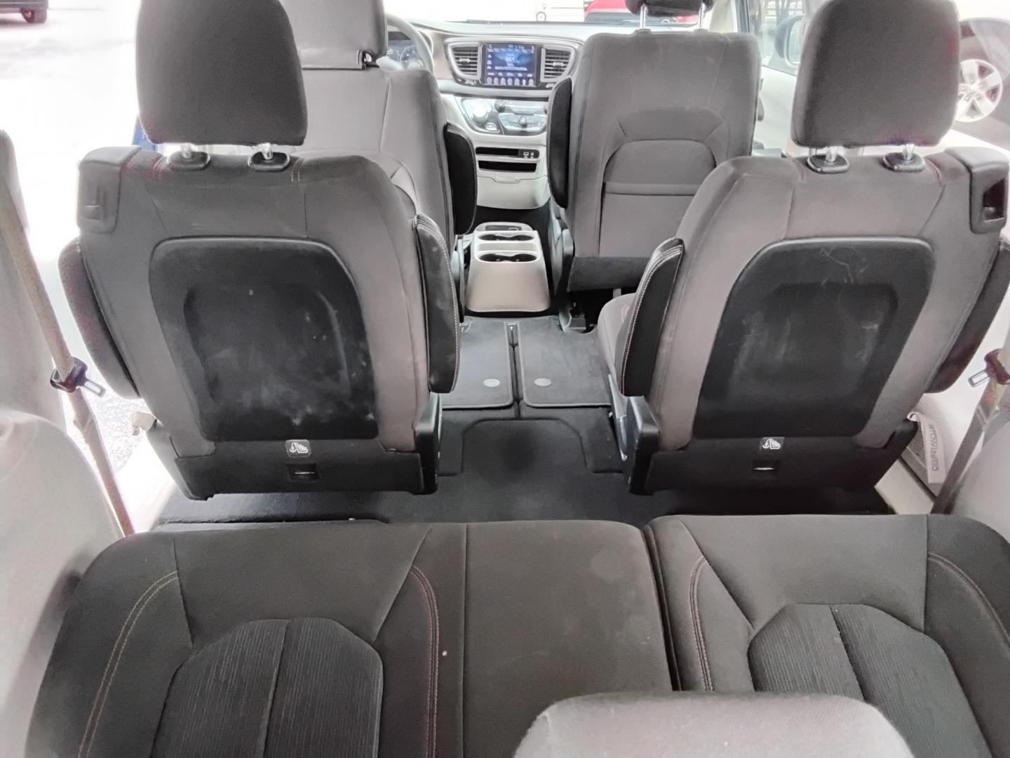 2017 BLUE /Grey Chrysler Pacifica Touring (2C4RC1DG4HR) with an 3.6L V6 DOHC 24V engine, 9A transmission, located at 6112 N Florida Avenue, Tampa, FL, 33604, (888) 521-5131, 27.954929, -82.459534 - $499 down plus tax & tag. - Photo#5