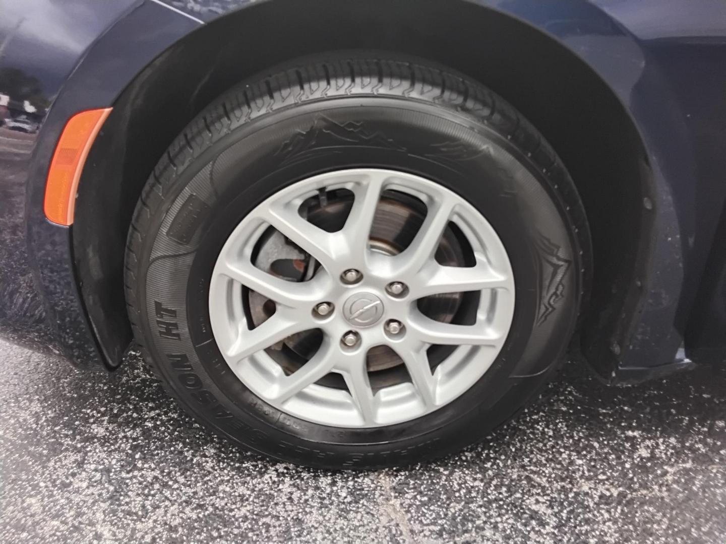 2017 BLUE /Grey Chrysler Pacifica Touring (2C4RC1DG4HR) with an 3.6L V6 DOHC 24V engine, 9A transmission, located at 6112 N Florida Avenue, Tampa, FL, 33604, (888) 521-5131, 27.954929, -82.459534 - $499 down plus tax & tag. - Photo#8