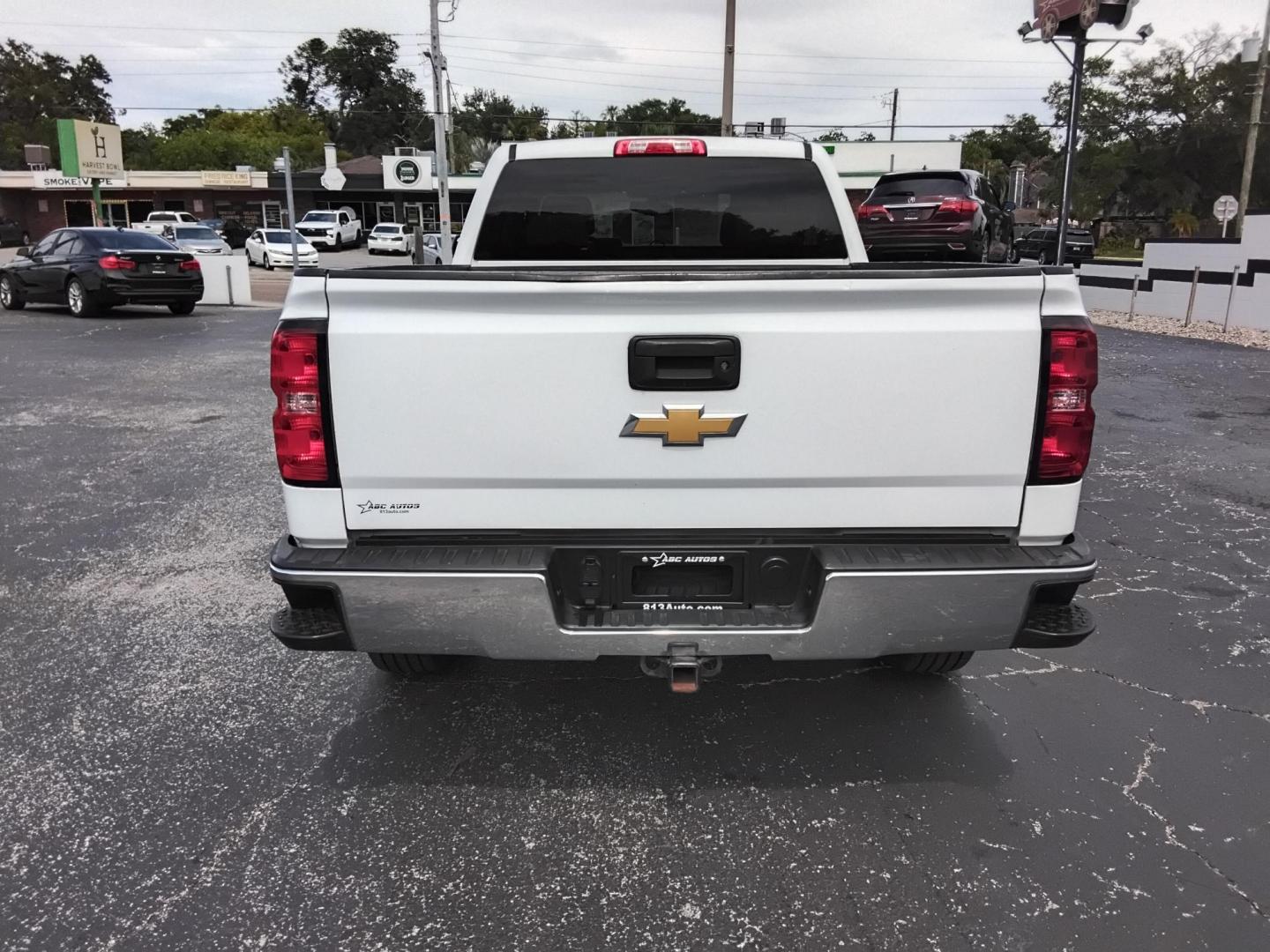 2018 White /Grey Chevrolet Silverado 1500 Work Truck Double Cab 2WD (1GCRCNEC8JZ) with an 5.3L V8 OHV 16V engine, 6A transmission, located at 6112 N Florida Avenue, Tampa, FL, 33604, (888) 521-5131, 27.954929, -82.459534 - $499 PLUS TAX & TAG.- Photo#5