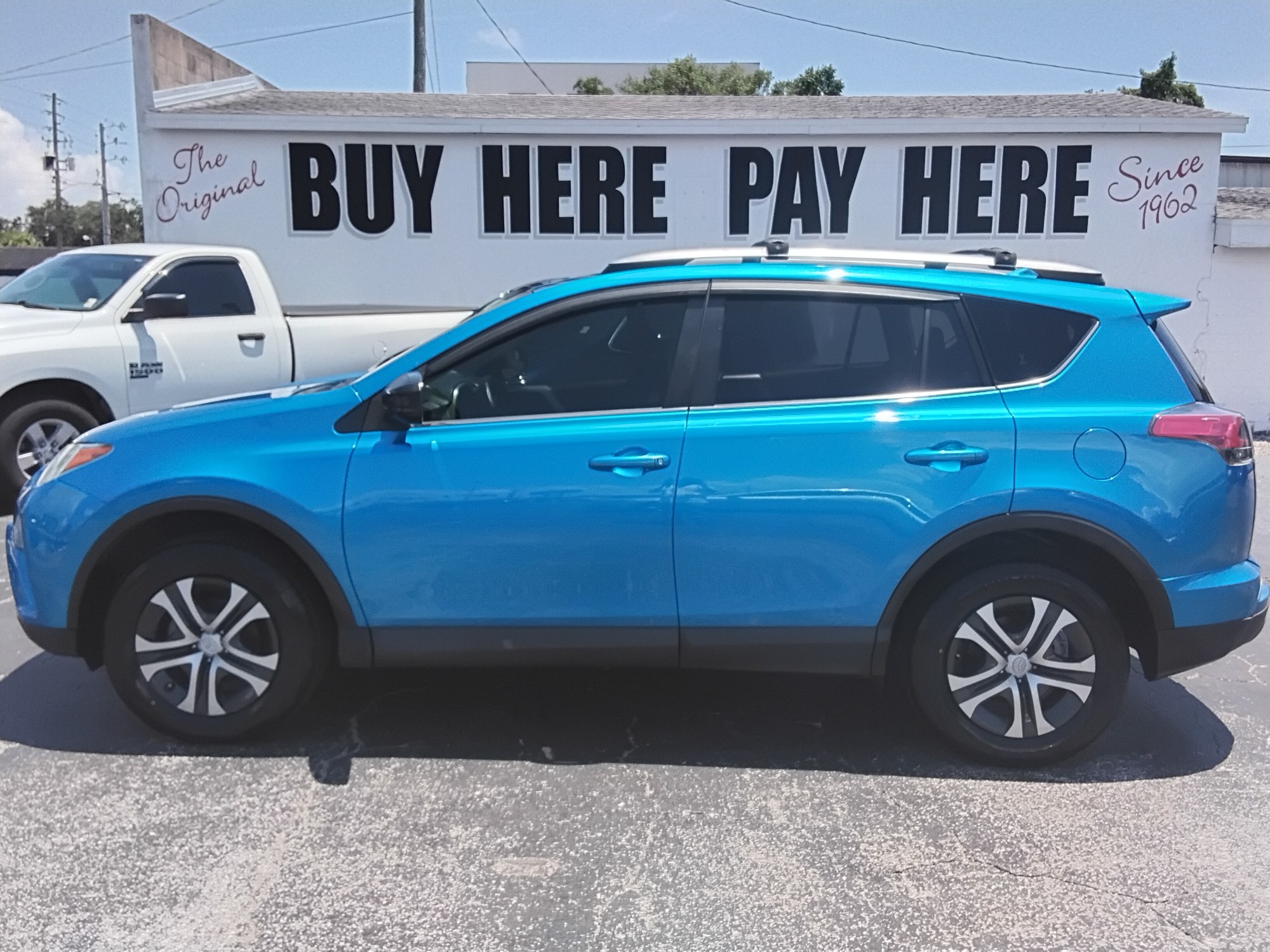 photo of 2017 Toyota RAV4 LE FWD