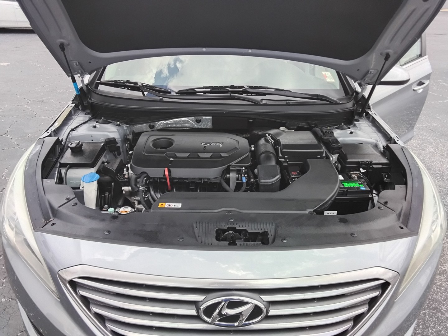 2017 SILVER /White Hyundai Sonata SE (5NPE24AF6HH) with an 2.4L L4 DOHC 16V engine, 7A transmission, located at 6112 N Florida Avenue, Tampa, FL, 33604, (888) 521-5131, 27.954929, -82.459534 - $499 DOW PLUS TAX & TAG- Photo#9