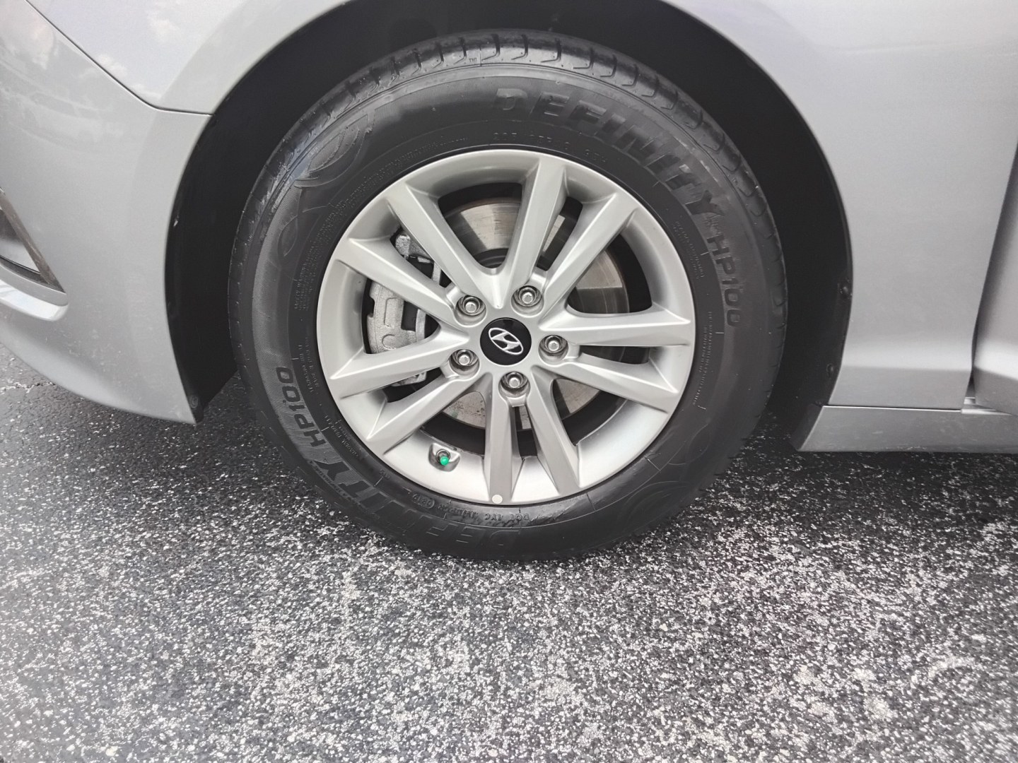 2017 SILVER /White Hyundai Sonata SE (5NPE24AF6HH) with an 2.4L L4 DOHC 16V engine, 7A transmission, located at 6112 N Florida Avenue, Tampa, FL, 33604, (888) 521-5131, 27.954929, -82.459534 - $499 DOW PLUS TAX & TAG- Photo#10