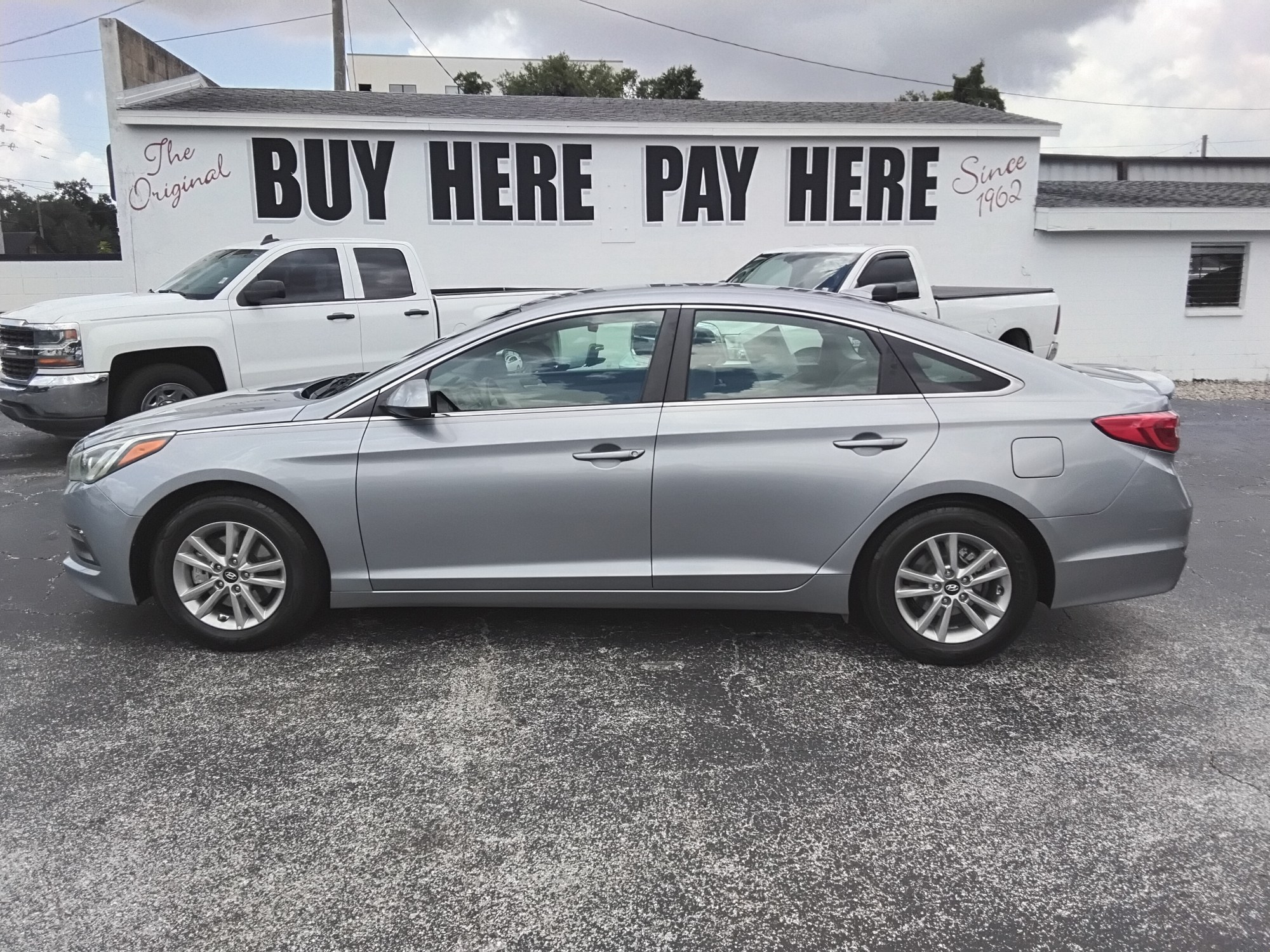 photo of 2017 Hyundai Sonata SE