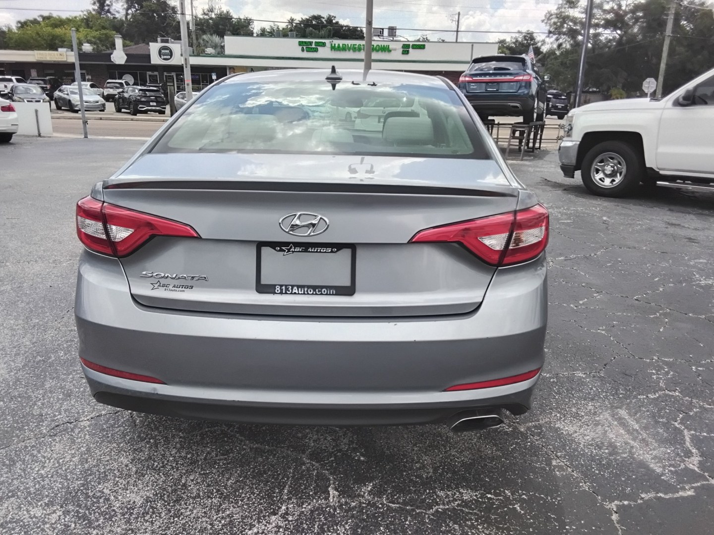 2017 SILVER /White Hyundai Sonata SE (5NPE24AF6HH) with an 2.4L L4 DOHC 16V engine, 7A transmission, located at 6112 N Florida Avenue, Tampa, FL, 33604, (888) 521-5131, 27.954929, -82.459534 - $499 DOW PLUS TAX & TAG- Photo#5