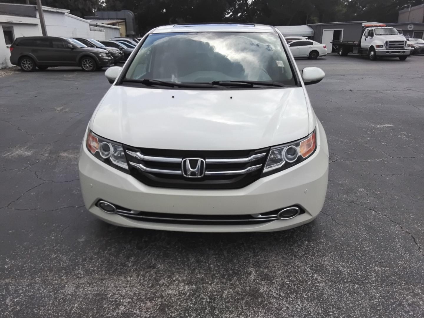 2014 White /Beige Honda Odyssey Touring (5FNRL5H90EB) with an 3.5L V6 SOHC 24V engine, 6-Speed Automatic transmission, located at 6112 N Florida Avenue, Tampa, FL, 33604, (888) 521-5131, 27.954929, -82.459534 - $499 DOWN PLUS TAX & TAG.- Photo#1