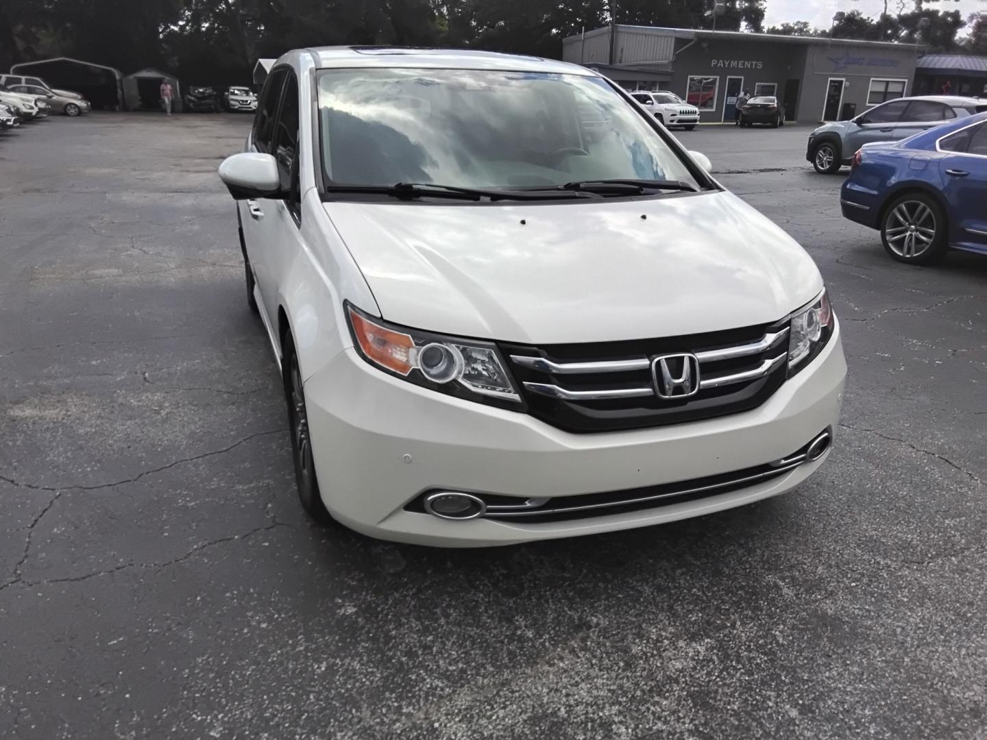 2014 White /Beige Honda Odyssey Touring (5FNRL5H90EB) with an 3.5L V6 SOHC 24V engine, 6-Speed Automatic transmission, located at 6112 N Florida Avenue, Tampa, FL, 33604, (888) 521-5131, 27.954929, -82.459534 - $499 DOWN PLUS TAX & TAG.- Photo#2