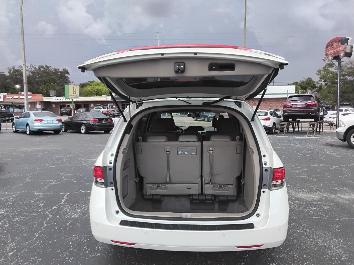 2014 White /Beige Honda Odyssey Touring (5FNRL5H90EB) with an 3.5L V6 SOHC 24V engine, 6-Speed Automatic transmission, located at 6112 N Florida Avenue, Tampa, FL, 33604, (888) 521-5131, 27.954929, -82.459534 - $499 DOWN PLUS TAX & TAG.- Photo#5