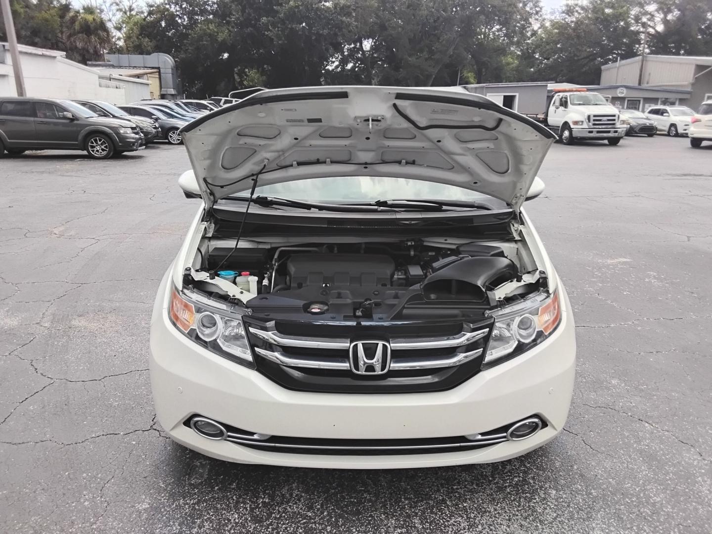 2014 White /Beige Honda Odyssey Touring (5FNRL5H90EB) with an 3.5L V6 SOHC 24V engine, 6-Speed Automatic transmission, located at 6112 N Florida Avenue, Tampa, FL, 33604, (888) 521-5131, 27.954929, -82.459534 - $499 DOWN PLUS TAX & TAG.- Photo#9