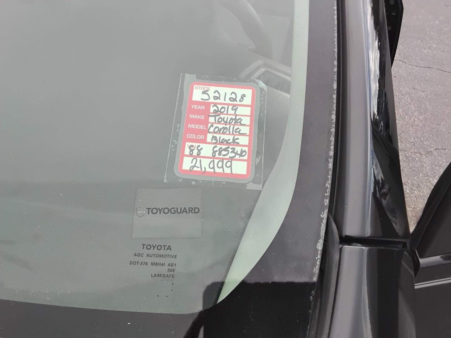 2019 BLACK /Beige Toyota Corolla L CVT (5YFBURHE5KP) with an 1.8L L4 DOHC 16V engine, CVT transmission, located at 6112 N Florida Avenue, Tampa, FL, 33604, (888) 521-5131, 27.954929, -82.459534 - $499 DOWN PLUS TAX & TAG.- Photo#12