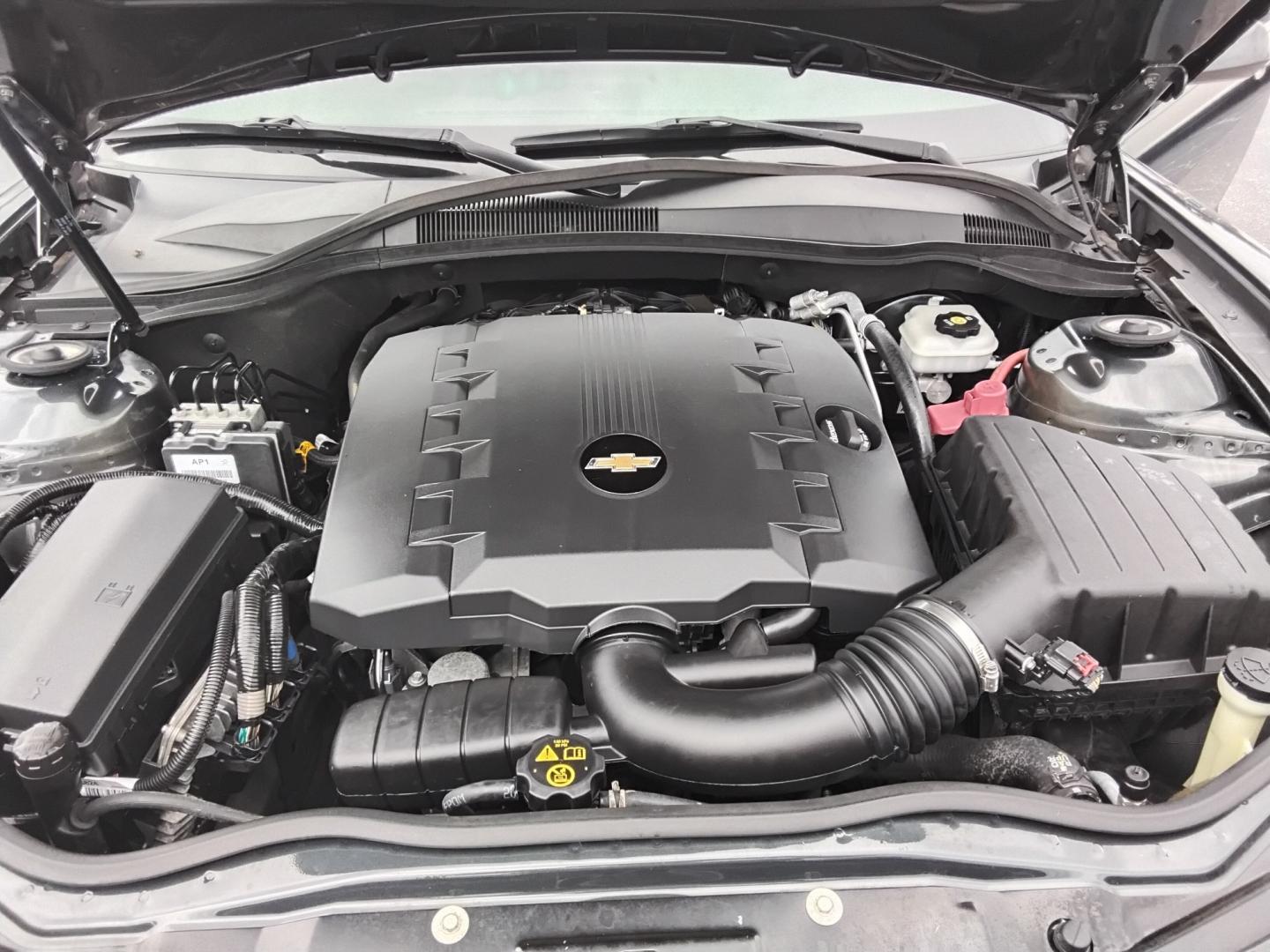 2015 GRAY /Grey Chevrolet Camaro 2LS Coupe (2G1FB1E3XF9) with an 3.6L V6 DOHC 24V FFV engine, 6A transmission, located at 6112 N Florida Avenue, Tampa, FL, 33604, (888) 521-5131, 27.954929, -82.459534 - $499 DOWN PLUS TAX & TAG- Photo#8