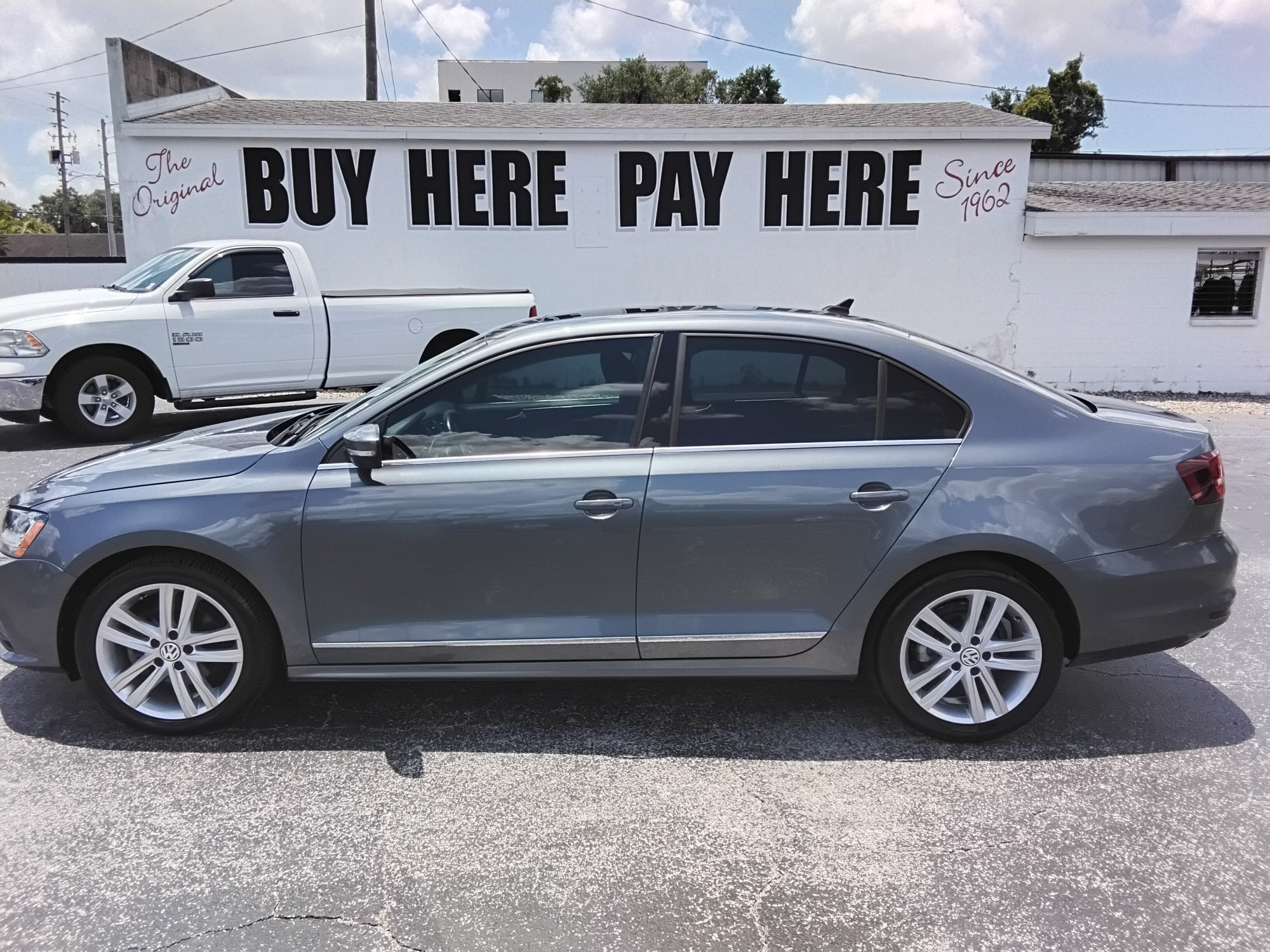 photo of 2017 Volkswagen Jetta 1.8T SEL 6A