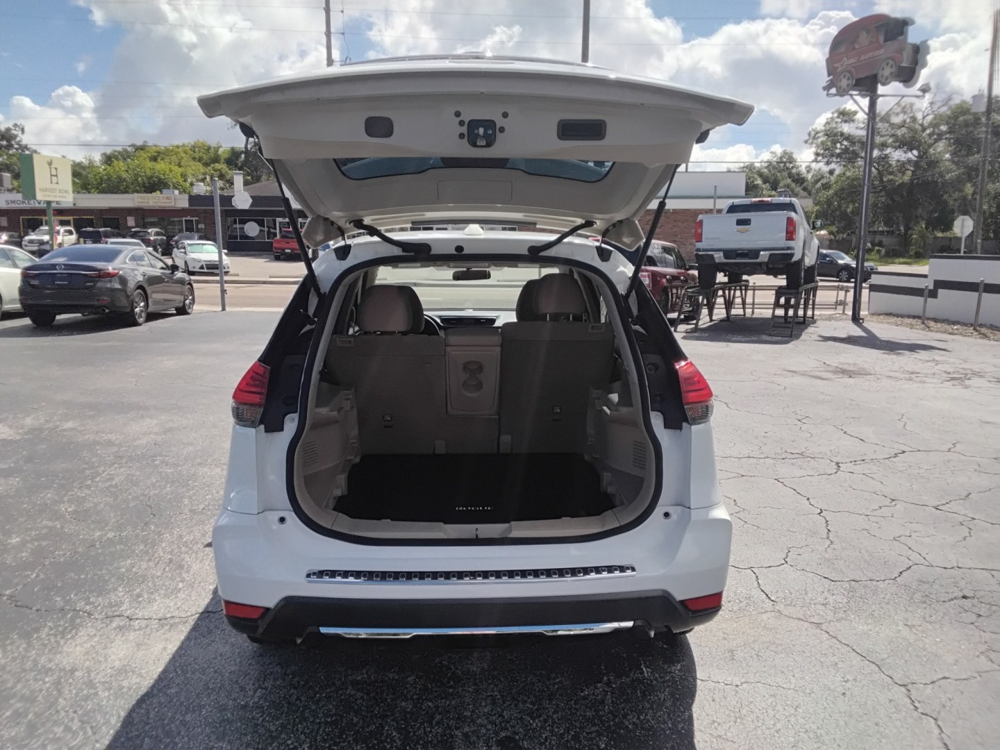 2017 White /Beige Nissan Rogue SL FWD (KNMAT2MT9HP) with an 2.5L L4 DOHC 16V engine, CVT transmission, located at 6112 N Florida Avenue, Tampa, FL, 33604, (888) 521-5131, 27.954929, -82.459534 - $499 DOWN PLUS TAX & TAG.- Photo#8