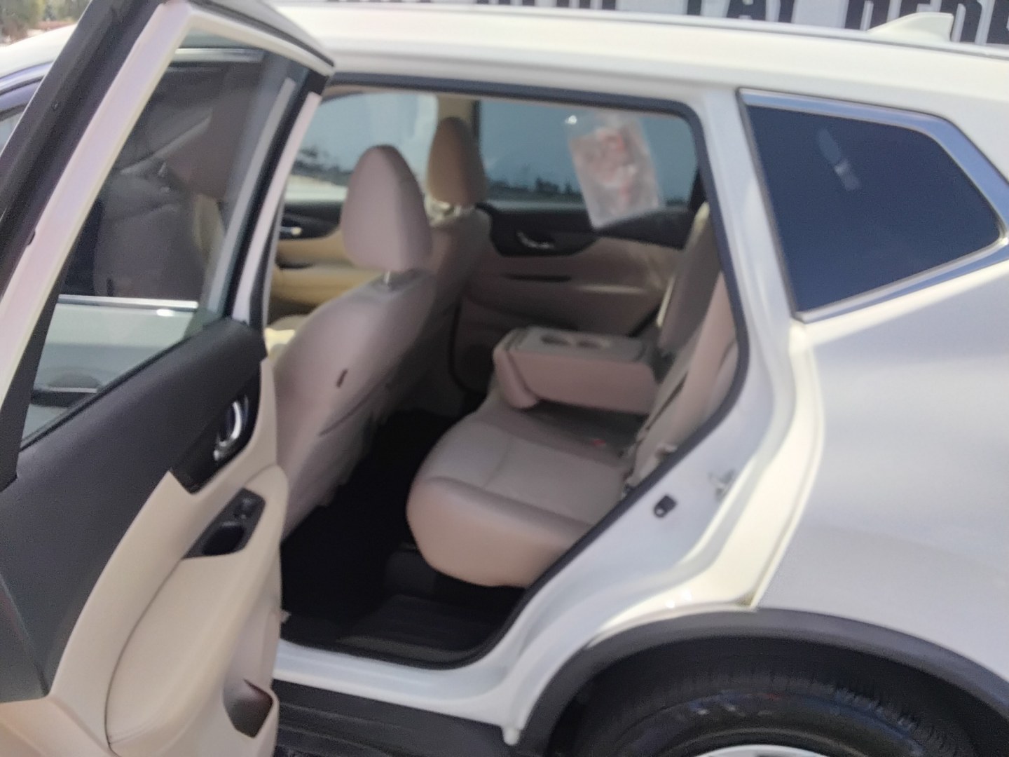 2017 White /Beige Nissan Rogue SL FWD (KNMAT2MT9HP) with an 2.5L L4 DOHC 16V engine, CVT transmission, located at 6112 N Florida Avenue, Tampa, FL, 33604, (888) 521-5131, 27.954929, -82.459534 - $499 DOWN PLUS TAX & TAG.- Photo#10