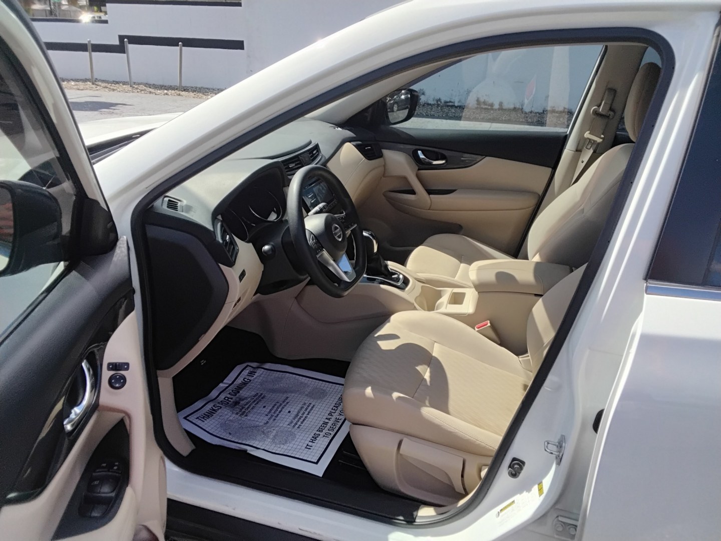 2017 White /Beige Nissan Rogue SL FWD (KNMAT2MT9HP) with an 2.5L L4 DOHC 16V engine, CVT transmission, located at 6112 N Florida Avenue, Tampa, FL, 33604, (888) 521-5131, 27.954929, -82.459534 - $499 DOWN PLUS TAX & TAG.- Photo#9