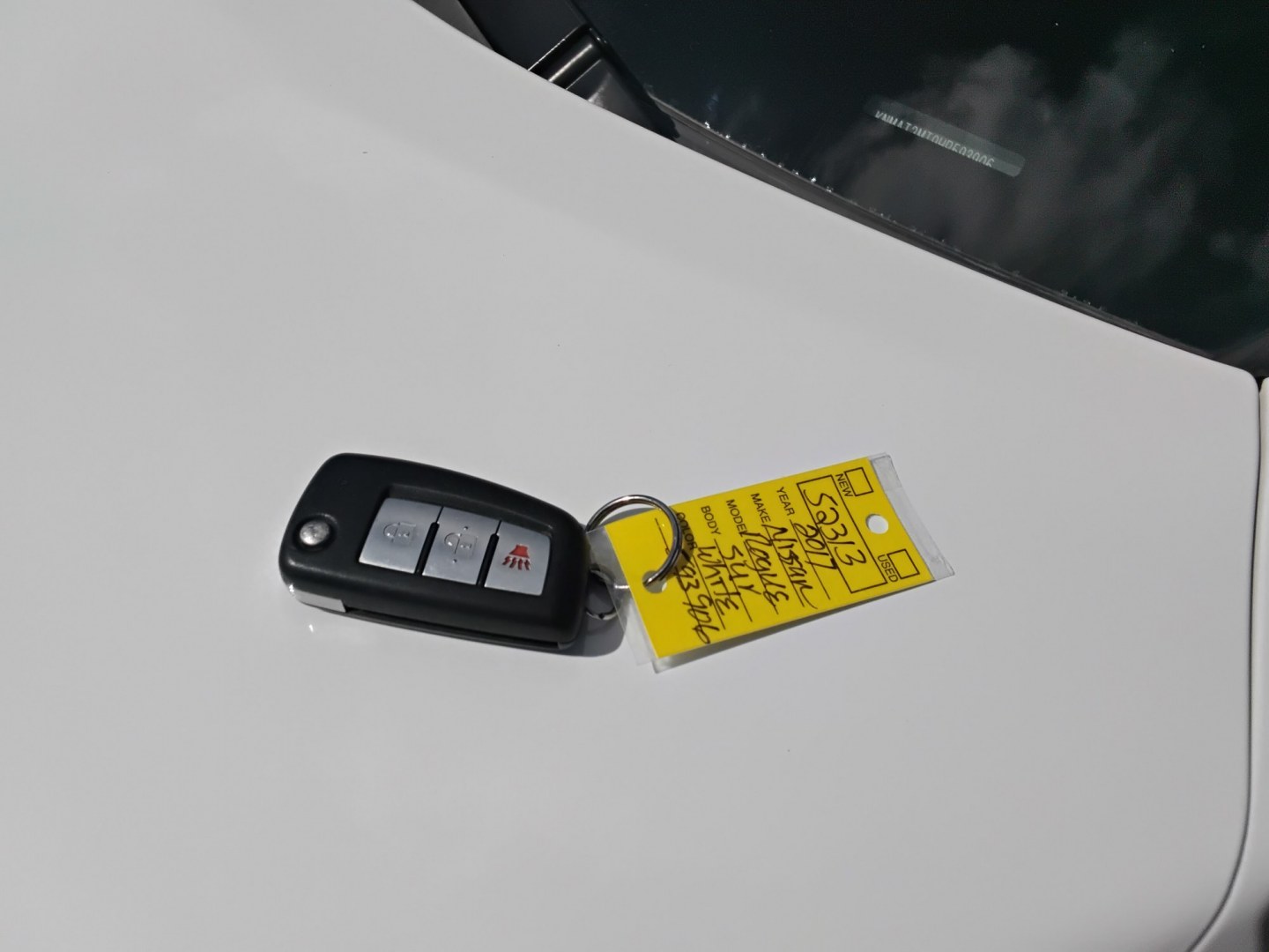 2017 White /Beige Nissan Rogue SL FWD (KNMAT2MT9HP) with an 2.5L L4 DOHC 16V engine, CVT transmission, located at 6112 N Florida Avenue, Tampa, FL, 33604, (888) 521-5131, 27.954929, -82.459534 - $499 DOWN PLUS TAX & TAG.- Photo#15