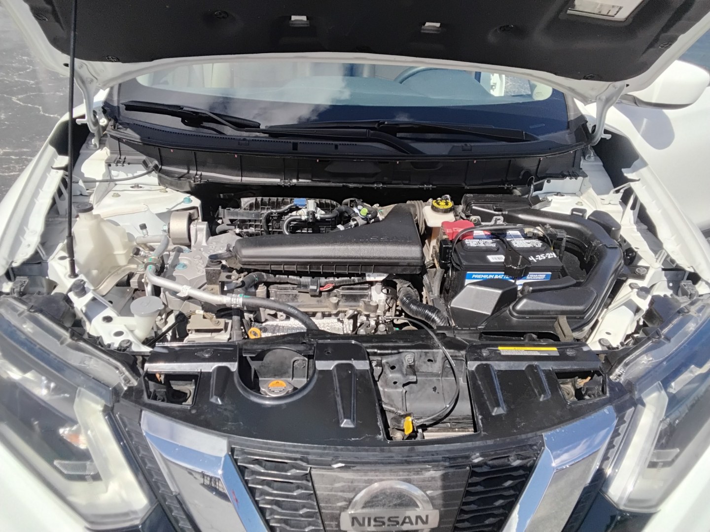 2017 White /Beige Nissan Rogue SL FWD (KNMAT2MT9HP) with an 2.5L L4 DOHC 16V engine, CVT transmission, located at 6112 N Florida Avenue, Tampa, FL, 33604, (888) 521-5131, 27.954929, -82.459534 - $499 DOWN PLUS TAX & TAG.- Photo#14