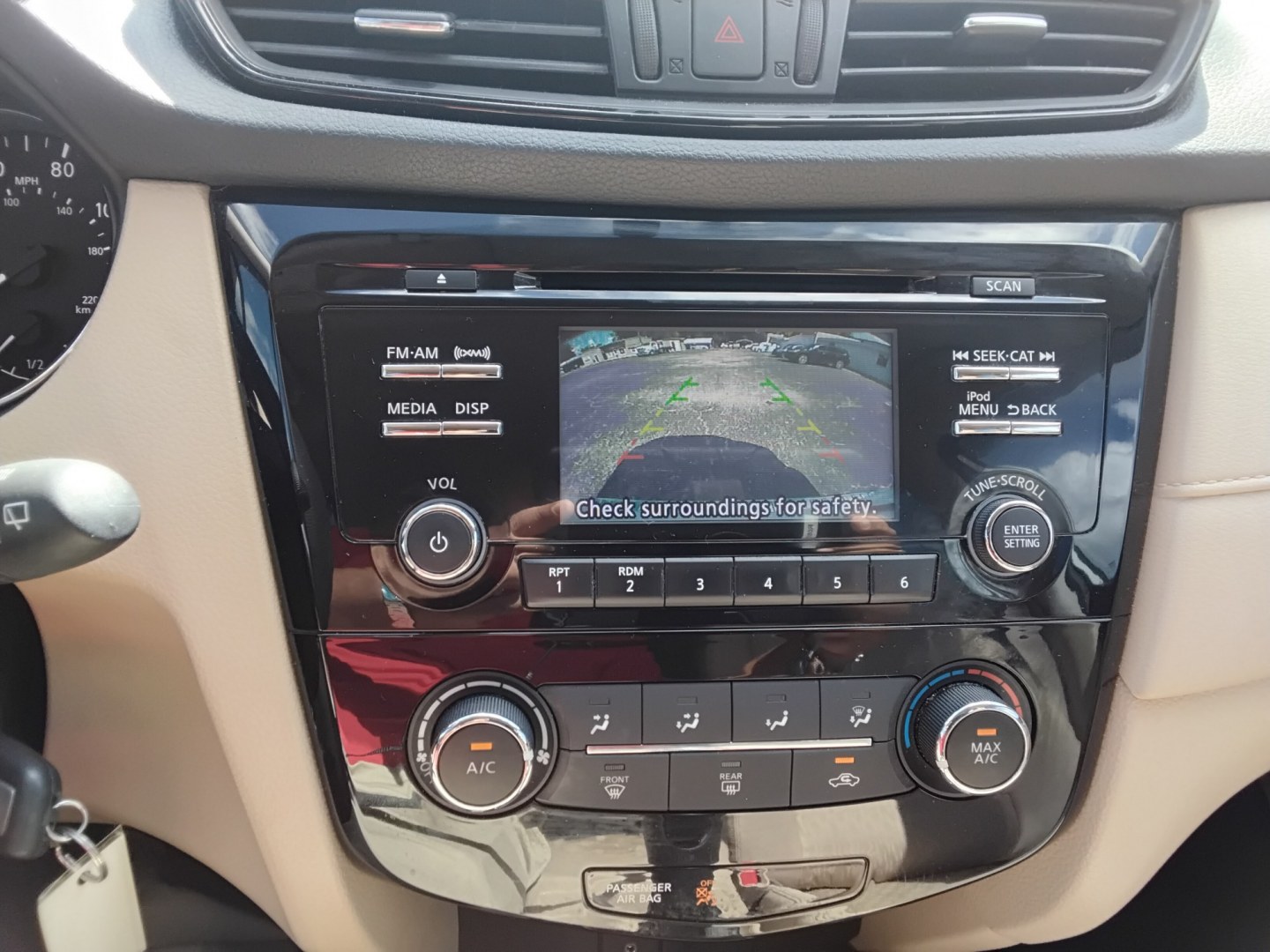 2017 White /Beige Nissan Rogue SL FWD (KNMAT2MT9HP) with an 2.5L L4 DOHC 16V engine, CVT transmission, located at 6112 N Florida Avenue, Tampa, FL, 33604, (888) 521-5131, 27.954929, -82.459534 - $499 DOWN PLUS TAX & TAG.- Photo#12
