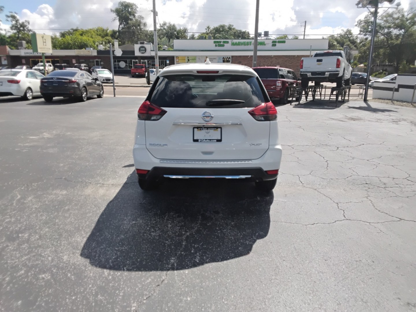 2017 White /Beige Nissan Rogue SL FWD (KNMAT2MT9HP) with an 2.5L L4 DOHC 16V engine, CVT transmission, located at 6112 N Florida Avenue, Tampa, FL, 33604, (888) 521-5131, 27.954929, -82.459534 - $499 DOWN PLUS TAX & TAG.- Photo#7