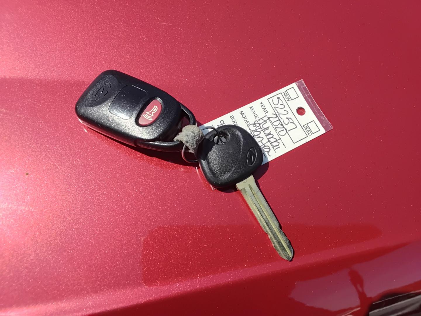2020 RED /Beige Hyundai Elantra Limited (5NPD84LF2LH) with an 2.0L L4 DOHC 16V engine, 6A transmission, located at 6112 N Florida Avenue, Tampa, FL, 33604, (888) 521-5131, 27.954929, -82.459534 - $499 DOWN PLUS TAX & TAG.- Photo#16