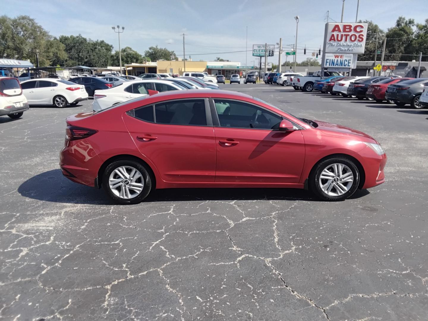 2020 RED /Beige Hyundai Elantra Limited (5NPD84LF2LH) with an 2.0L L4 DOHC 16V engine, 6A transmission, located at 6112 N Florida Avenue, Tampa, FL, 33604, (888) 521-5131, 27.954929, -82.459534 - $499 DOWN PLUS TAX & TAG.- Photo#5