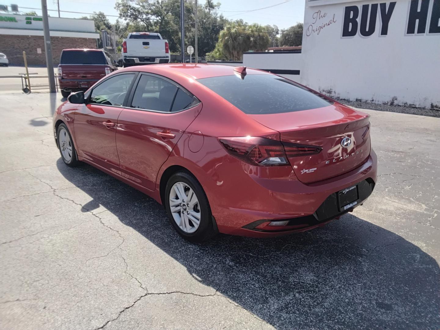 2020 RED /Beige Hyundai Elantra Limited (5NPD84LF2LH) with an 2.0L L4 DOHC 16V engine, 6A transmission, located at 6112 N Florida Avenue, Tampa, FL, 33604, (888) 521-5131, 27.954929, -82.459534 - $499 DOWN PLUS TAX & TAG.- Photo#7
