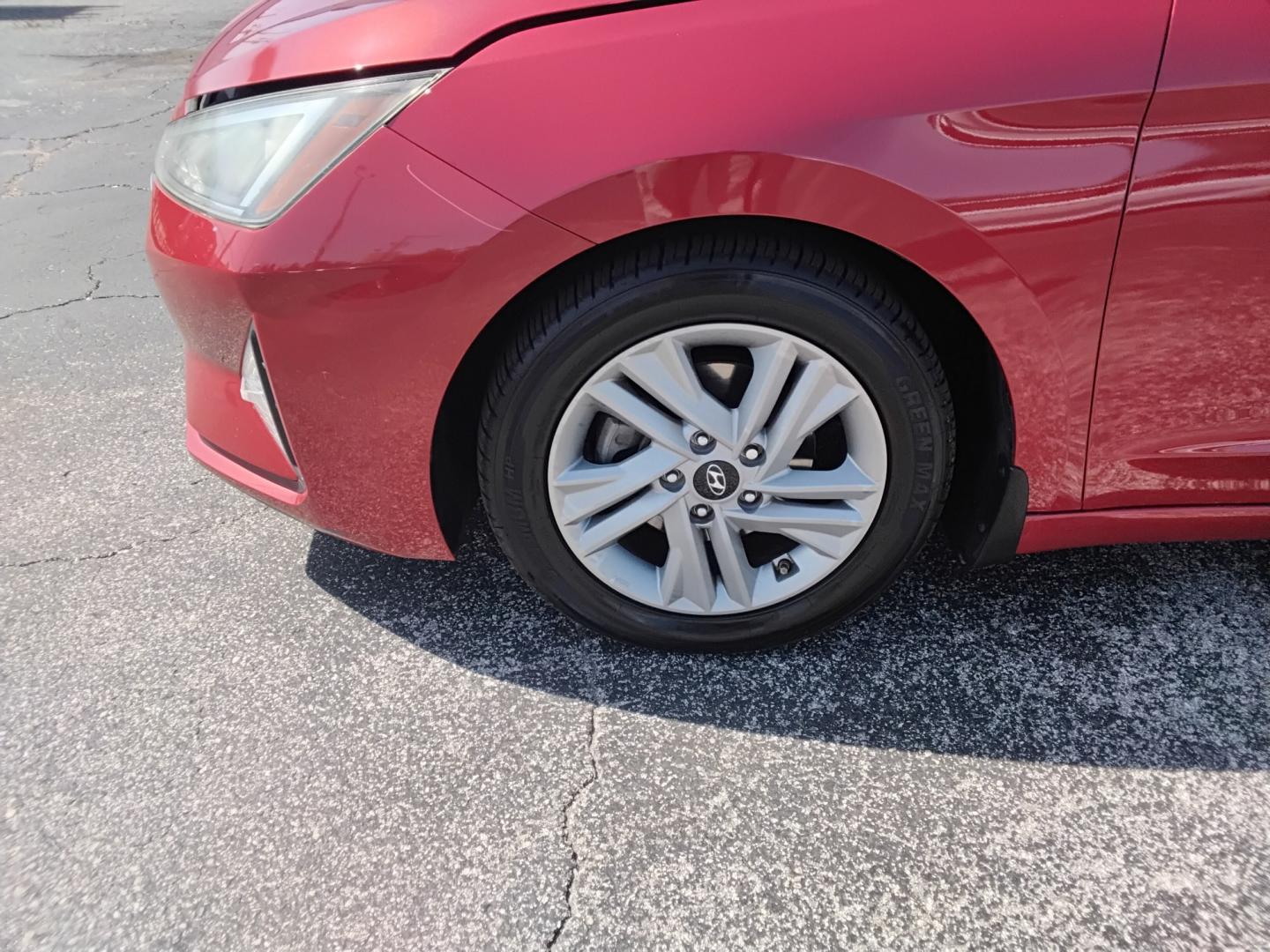 2020 RED /Beige Hyundai Elantra Limited (5NPD84LF2LH) with an 2.0L L4 DOHC 16V engine, 6A transmission, located at 6112 N Florida Avenue, Tampa, FL, 33604, (888) 521-5131, 27.954929, -82.459534 - $499 DOWN PLUS TAX & TAG.- Photo#4