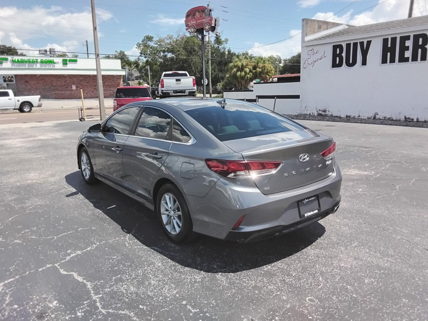 2018 GRAY /Beige Hyundai Sonata SE (5NPE24AFXJH) with an 2.4L L4 DOHC 16V engine, 7A transmission, located at 6112 N Florida Avenue, Tampa, FL, 33604, (888) 521-5131, 27.954929, -82.459534 - $499 DOWN PLUS TAX & TAG.- Photo#4