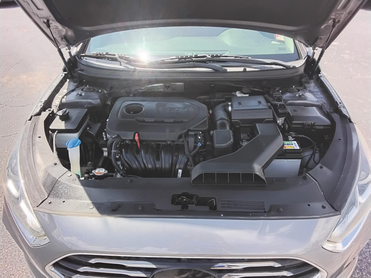 2018 GRAY /Beige Hyundai Sonata SE (5NPE24AFXJH) with an 2.4L L4 DOHC 16V engine, 7A transmission, located at 6112 N Florida Avenue, Tampa, FL, 33604, (888) 521-5131, 27.954929, -82.459534 - $499 DOWN PLUS TAX & TAG.- Photo#10