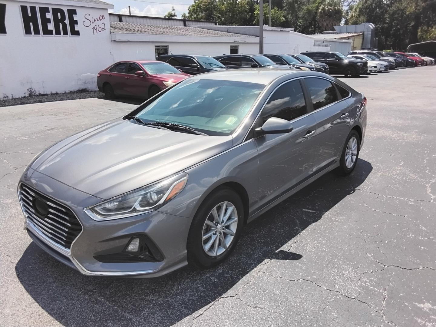 2018 GRAY /Beige Hyundai Sonata SE (5NPE24AFXJH) with an 2.4L L4 DOHC 16V engine, 7A transmission, located at 6112 N Florida Avenue, Tampa, FL, 33604, (888) 521-5131, 27.954929, -82.459534 - $499 DOWN PLUS TAX & TAG.- Photo#2