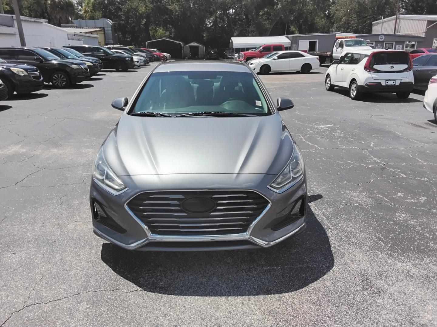 2018 GRAY /Beige Hyundai Sonata SE (5NPE24AFXJH) with an 2.4L L4 DOHC 16V engine, 7A transmission, located at 6112 N Florida Avenue, Tampa, FL, 33604, (888) 521-5131, 27.954929, -82.459534 - $499 DOWN PLUS TAX & TAG.- Photo#1