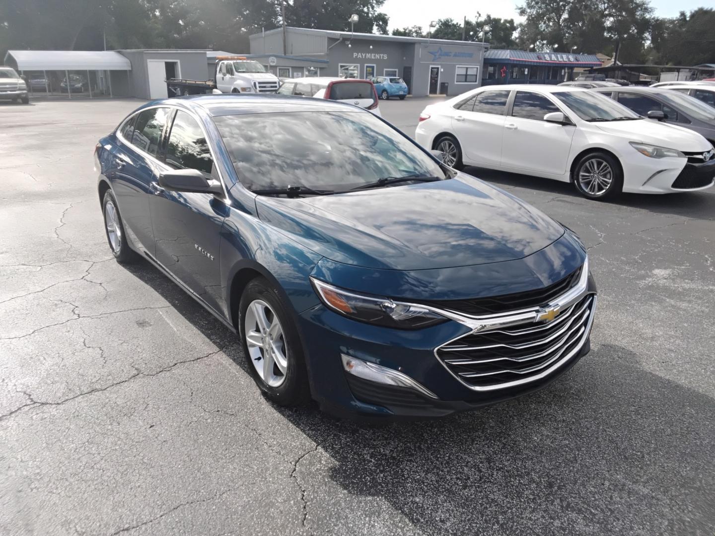 2019 BLUE /GREY Chevrolet Malibu LS (1G1ZB5ST0KF) with an 1.5L L4 DOHC 16V engine, 6A transmission, located at 6112 N Florida Avenue, Tampa, FL, 33604, (888) 521-5131, 27.954929, -82.459534 - $499 DOWN PLUS TAX & TAG.- Photo#3
