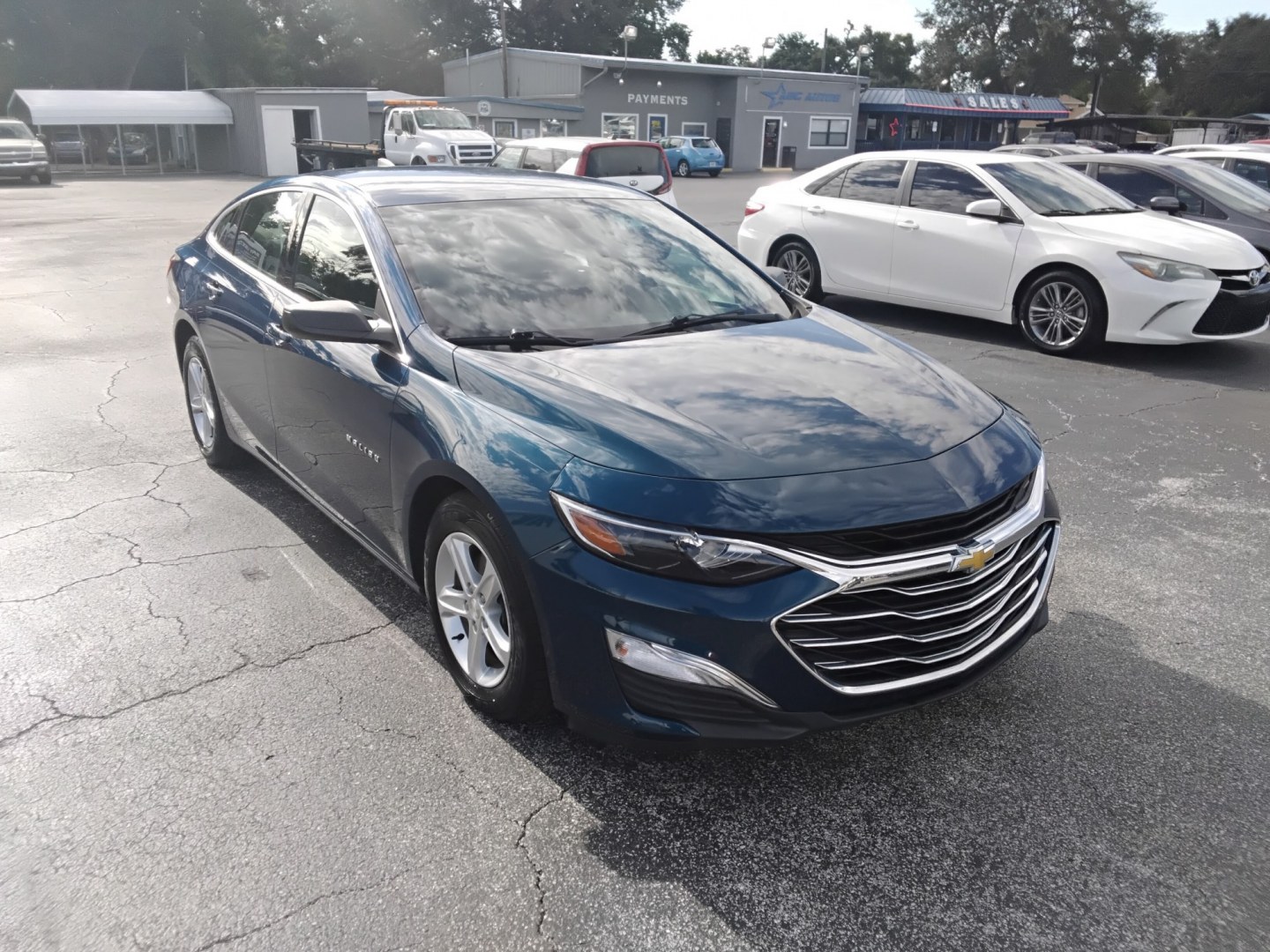 2019 BLUE /GREY Chevrolet Malibu LS (1G1ZB5ST0KF) with an 1.5L L4 DOHC 16V engine, 6A transmission, located at 6112 N Florida Avenue, Tampa, FL, 33604, (888) 521-5131, 27.954929, -82.459534 - $499 DOWN PLUS TAX & TAG.- Photo#3
