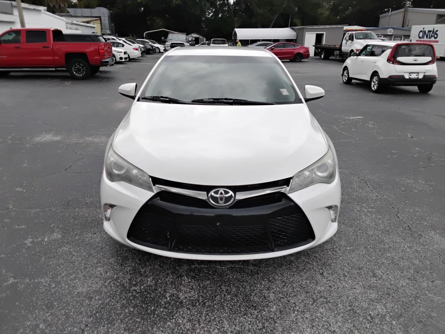 2016 White /BLACK Toyota Camry SE (4T1BF1FK3GU) with an 2.5L L4 DOHC 16V engine, 6-Speed Automatic transmission, located at 6112 N Florida Avenue, Tampa, FL, 33604, (888) 521-5131, 27.954929, -82.459534 - $499 DOWN PLUS TAX & TAG.- Photo#1
