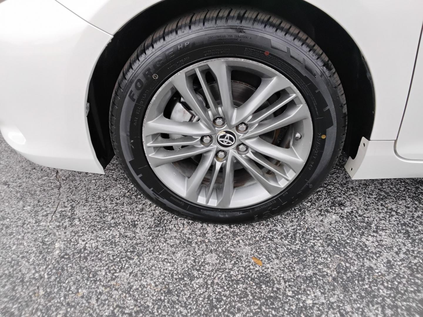 2016 White /BLACK Toyota Camry SE (4T1BF1FK3GU) with an 2.5L L4 DOHC 16V engine, 6-Speed Automatic transmission, located at 6112 N Florida Avenue, Tampa, FL, 33604, (888) 521-5131, 27.954929, -82.459534 - $499 DOWN PLUS TAX & TAG.- Photo#15