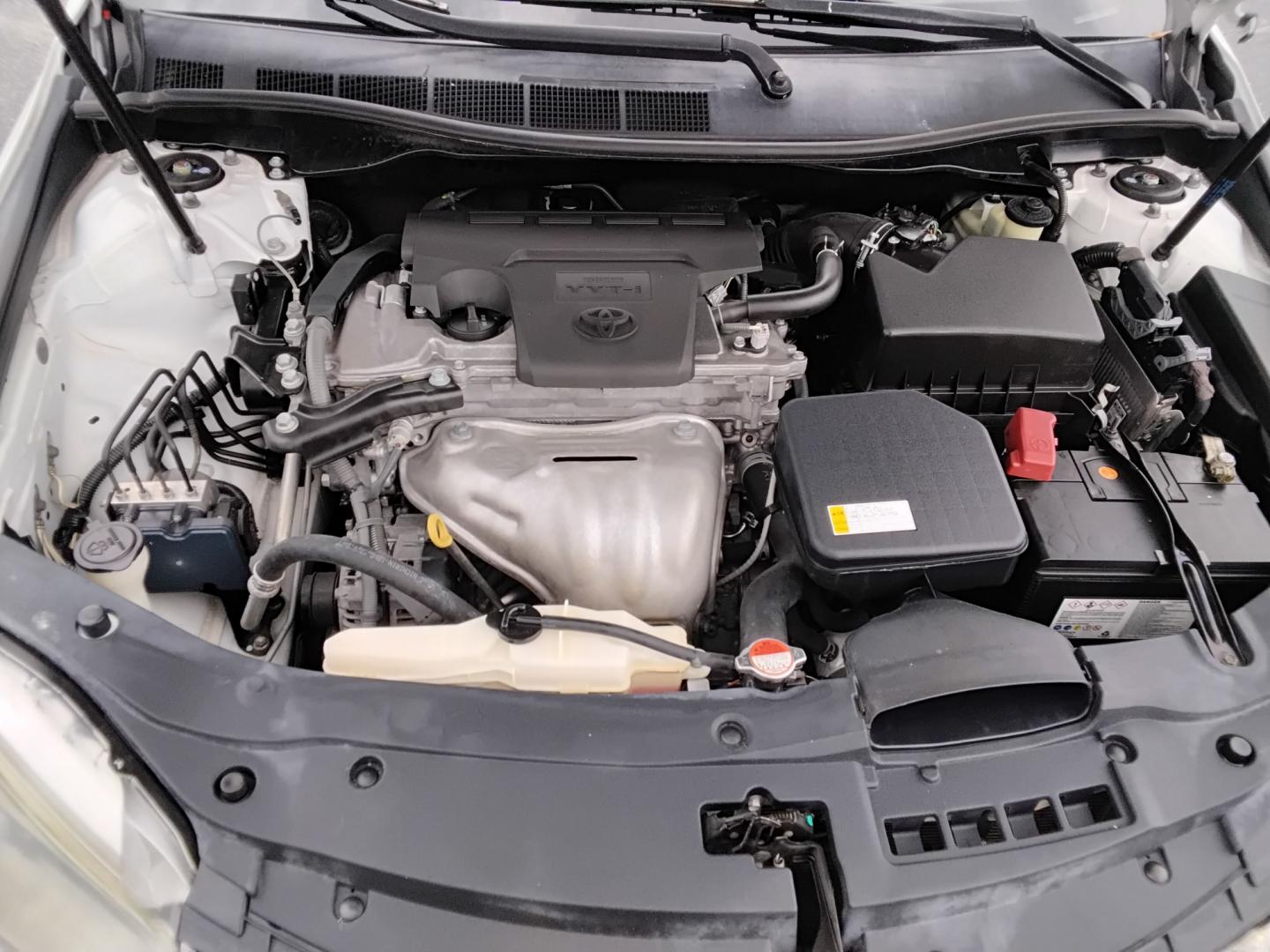 2016 White /BLACK Toyota Camry SE (4T1BF1FK3GU) with an 2.5L L4 DOHC 16V engine, 6-Speed Automatic transmission, located at 6112 N Florida Avenue, Tampa, FL, 33604, (888) 521-5131, 27.954929, -82.459534 - $499 DOWN PLUS TAX & TAG.- Photo#13