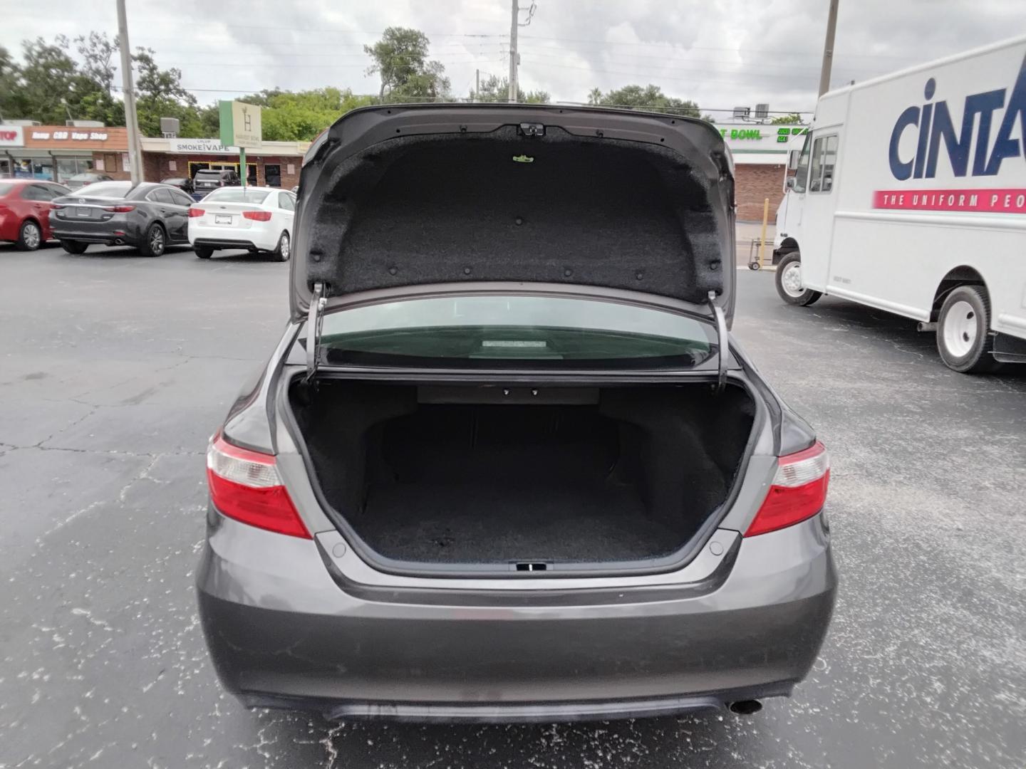 2015 GRAY /GREY Toyota Camry SE (4T1BF1FK4FU) with an 2.5L L4 DOHC 16V engine, 6-Speed Automatic transmission, located at 6112 N Florida Avenue, Tampa, FL, 33604, (888) 521-5131, 27.954929, -82.459534 - $499 DOWN PLUS TAX & TAG.- Photo#8