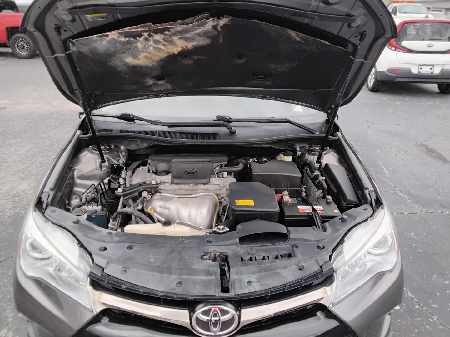 2015 GRAY /GREY Toyota Camry SE (4T1BF1FK4FU) with an 2.5L L4 DOHC 16V engine, 6-Speed Automatic transmission, located at 6112 N Florida Avenue, Tampa, FL, 33604, (888) 521-5131, 27.954929, -82.459534 - $499 DOWN PLUS TAX & TAG.- Photo#15