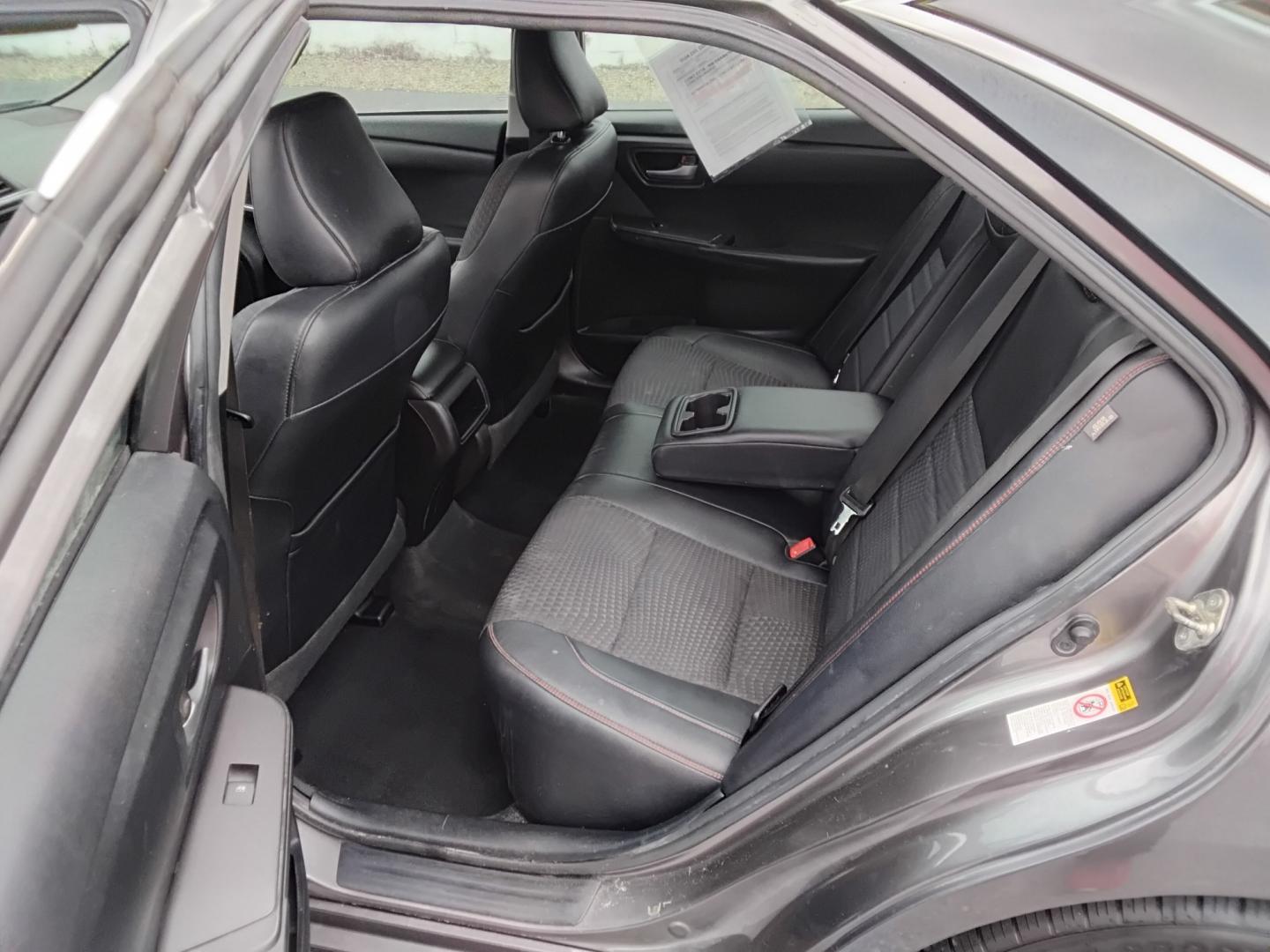 2015 GRAY /GREY Toyota Camry SE (4T1BF1FK4FU) with an 2.5L L4 DOHC 16V engine, 6-Speed Automatic transmission, located at 6112 N Florida Avenue, Tampa, FL, 33604, (888) 521-5131, 27.954929, -82.459534 - $499 DOWN PLUS TAX & TAG.- Photo#10